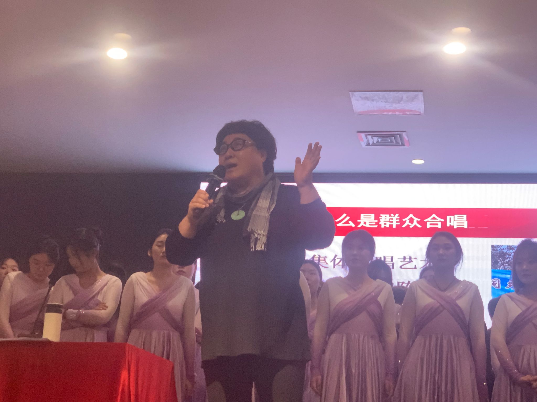 藝術(shù)之聲，文化之魂——鄭州升達(dá)經(jīng)貿(mào)管理學(xué)院藝術(shù)學(xué)院“公共文化中的合唱藝術(shù)”專題講座成功舉辦